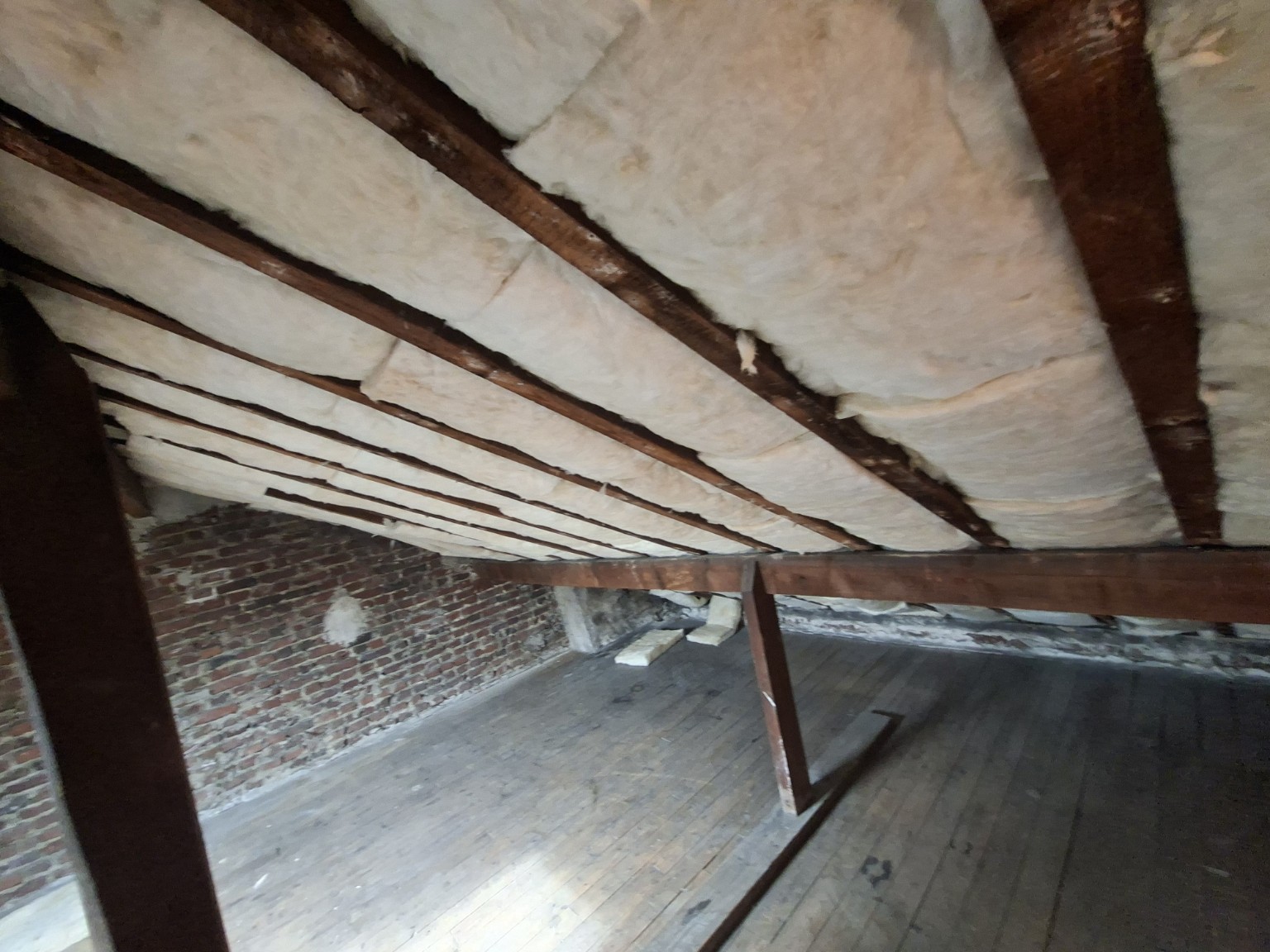 Isolation toiture Noisy-le-Sec dans des combles anciens